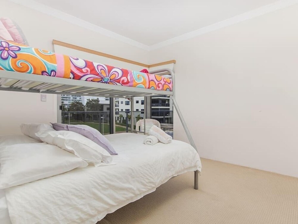 Luxurious Mandurah Marina Apartment