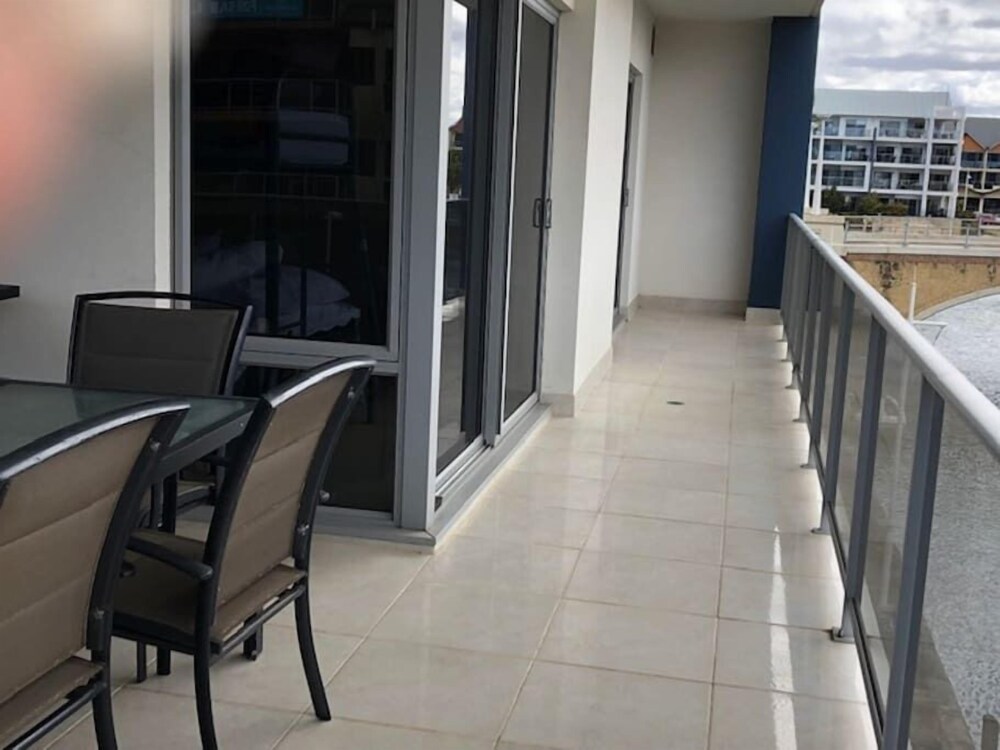 Luxurious Mandurah Marina Apartment