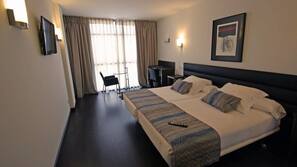Minibar, in-room safe, free WiFi, linens