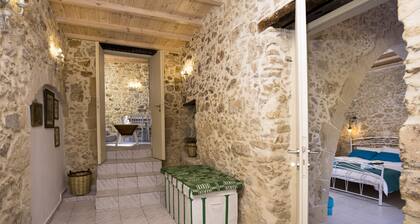 Trigono Holiday House