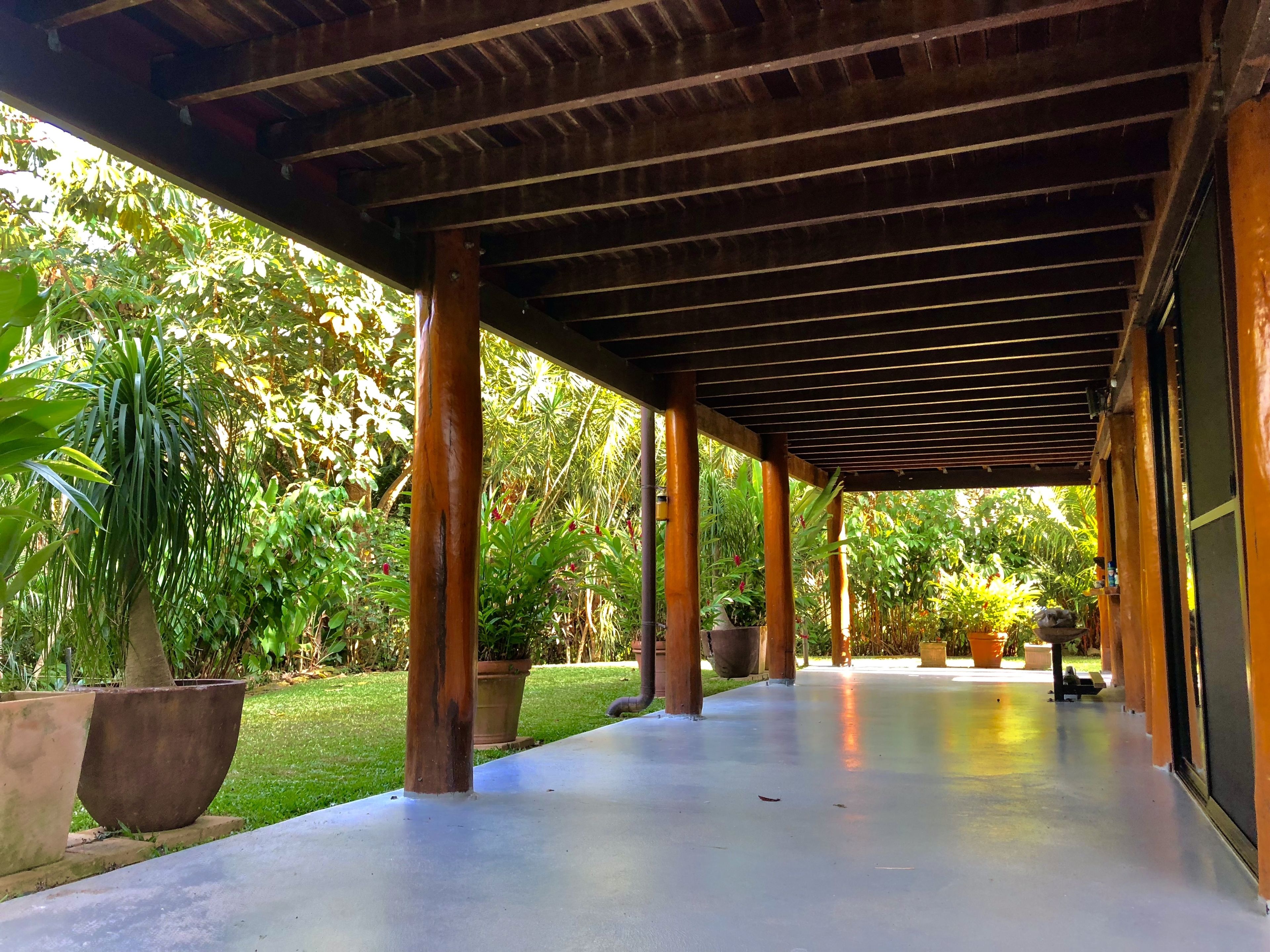 Daintree Manor Bed & Breakfast