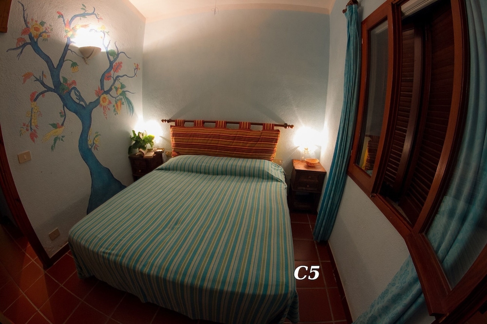 Cala Paradiso Capo Coda Cavallo Spiaggia 150 M Posto