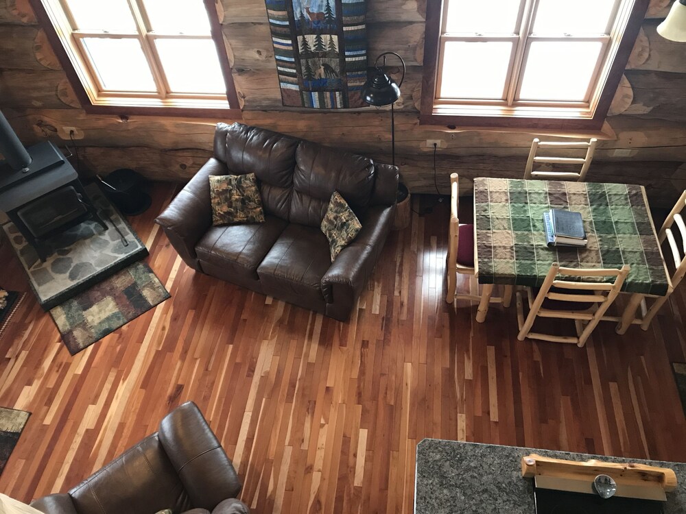 Beautiful Log Cabin, Stunning Lake Superior & Tettegouche view, private