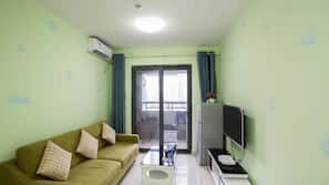 Desk, blackout curtains, free WiFi, linens