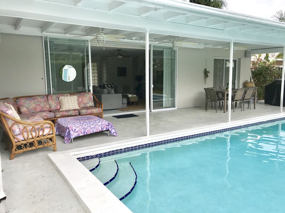 Buttercup Villa - Luxury Heated Pool Beach Home, Indoor Outdoor Living!