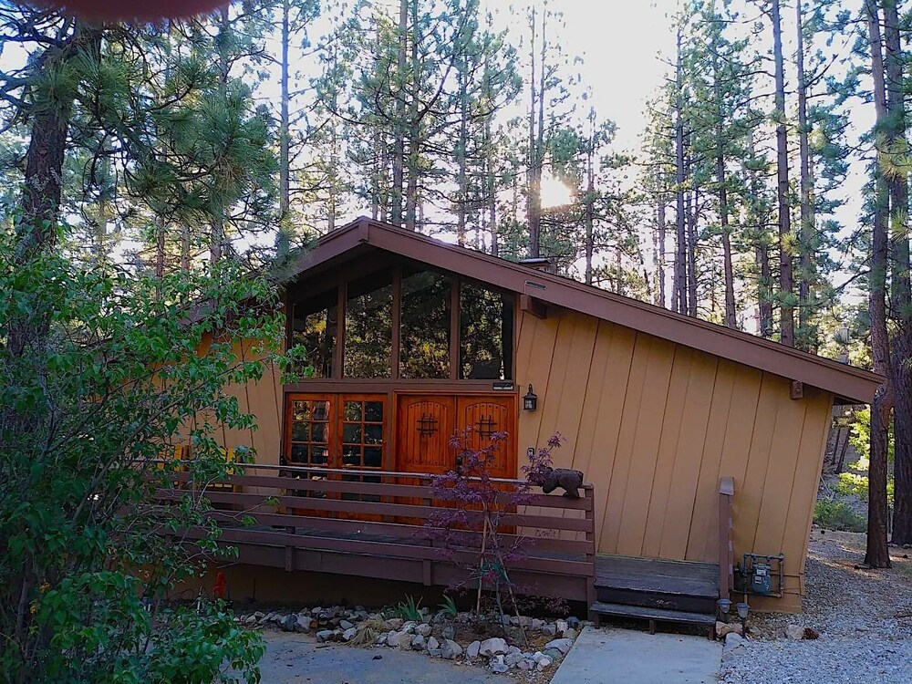 Cozy Mountain Cabin Close To All With Free Wifi In Big Bear