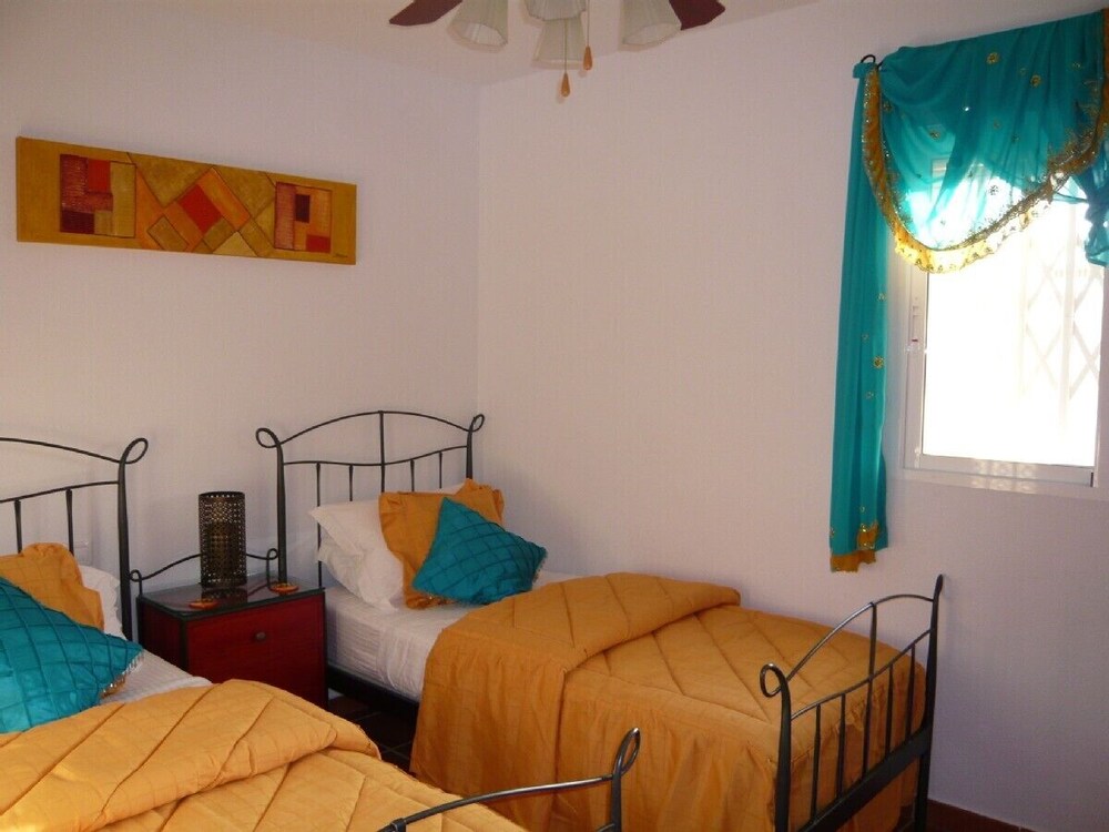 Beautiful 2 Bedroom Spanish Apartment Roof Solarium 500m