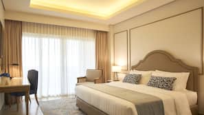 Minibar, in-room safe, desk, iron/ironing board