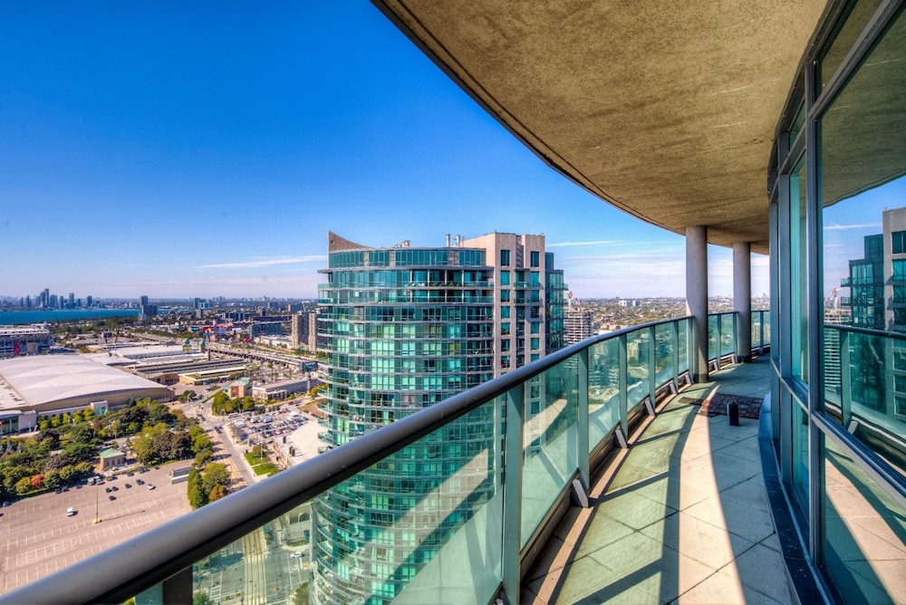 Fort York Lake View Penthouse Offered By Short Term Stays Toronto