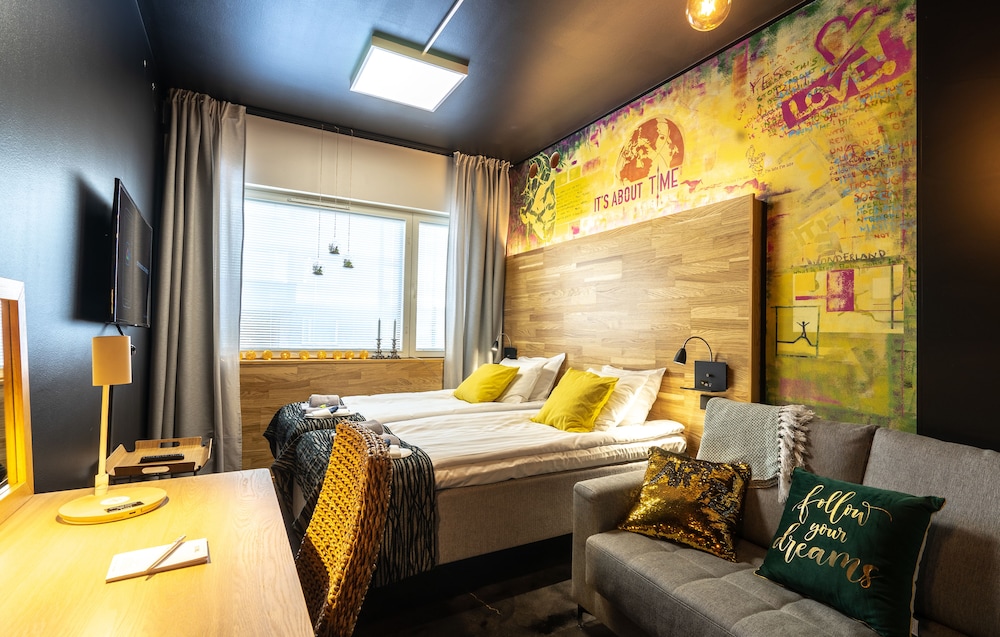 Пати тайм комендантский 26. Антикафе казань time cafe. Кафе ани. Кофе-тайм. Караоке кинотеатр.