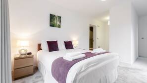 2 bedrooms, in-room safe, iron/ironing board, free WiFi