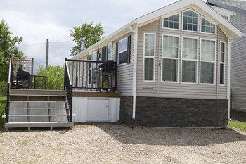 Lovely Cabin At Whispering Pines Golf Course On Pine Lake Alberta
