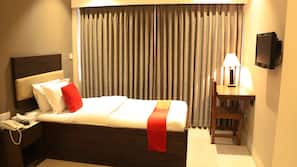 1 bedroom, Egyptian cotton sheets, premium bedding, down duvet