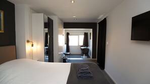 Luxe beddengoed, een strijkplank/strijkijzer, gratis wifi, beddengoed
