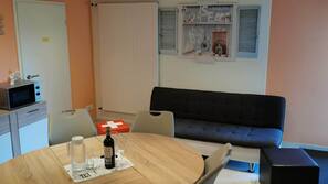 Großer Kühlschrank, Mikrowelle, Ofen, Herd