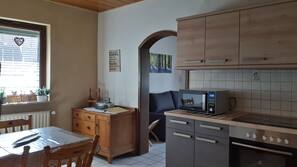 Kühlschrank, Mikrowelle, Herd, Geschirrspüler