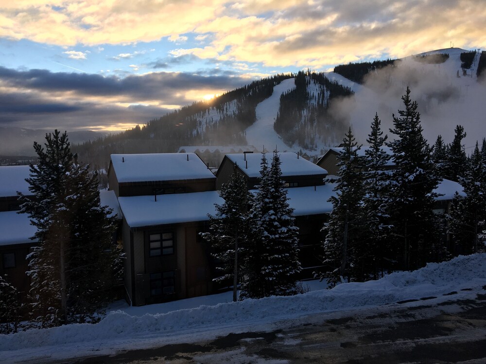 Big Sky Condo Skiin, Skiout access to Big Sky resort, Freshly