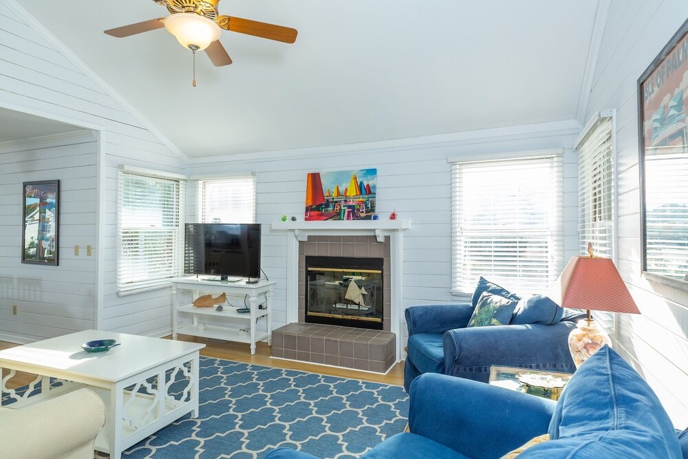 Coastal Homestead Blocks From The Beach In Charleston Hotel