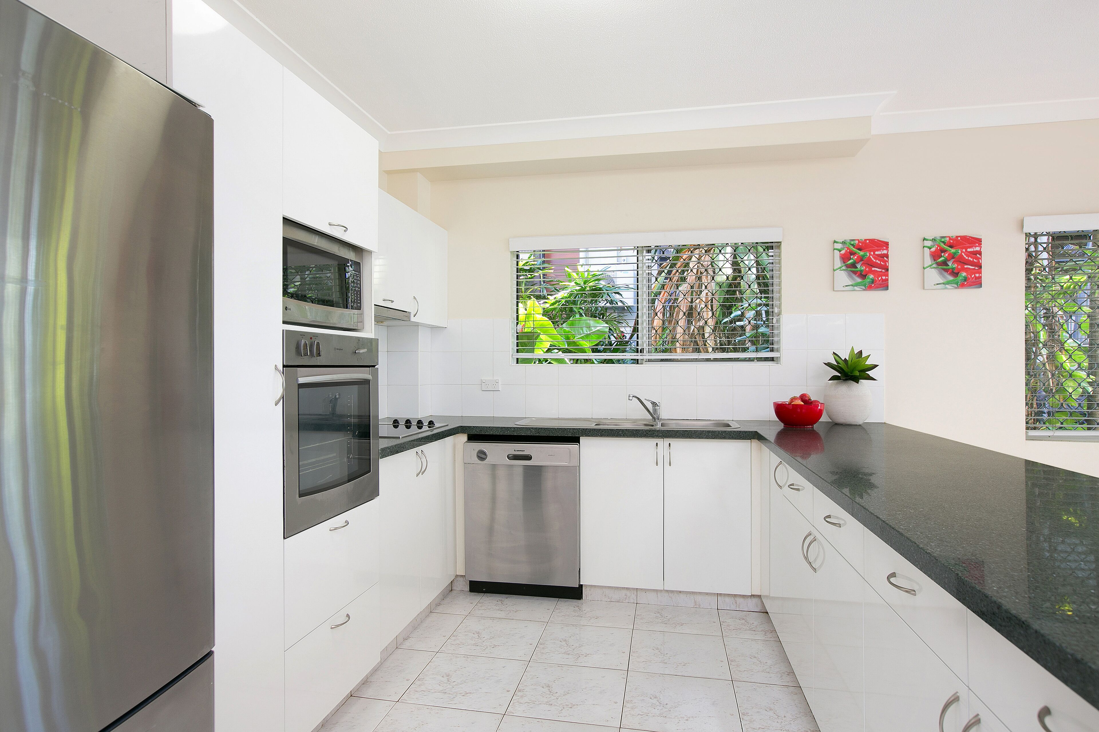 3BR Waterfront "the Beach House" - Wifi