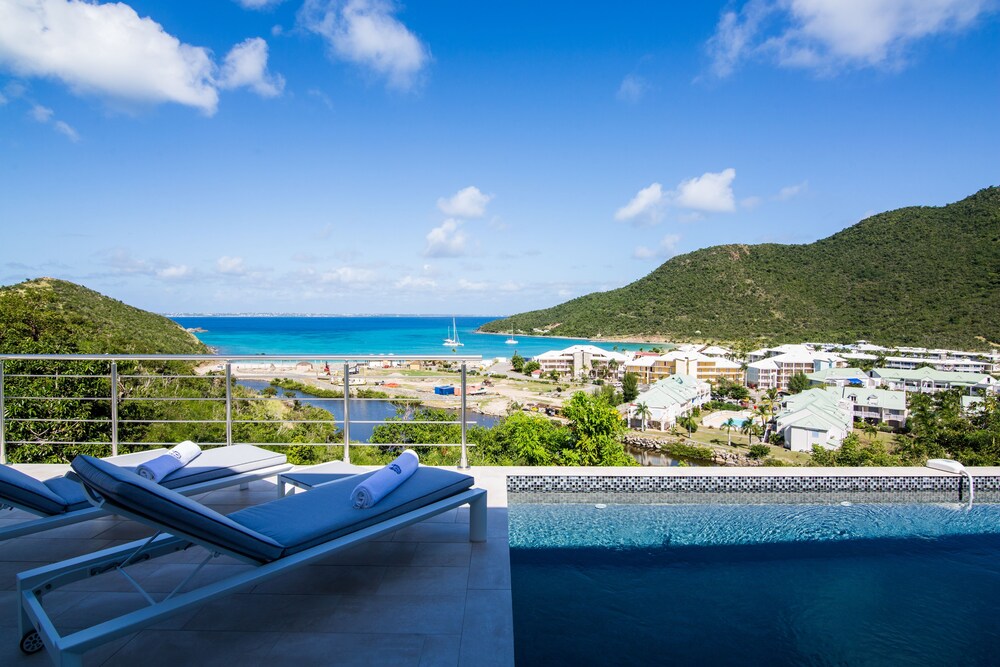 Thi Majaste in Nettle Bay, Saint Martin