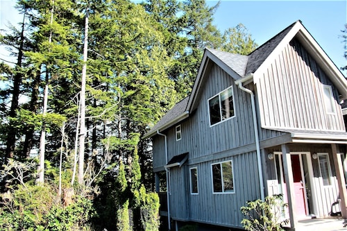 Visit Terrace Beach In Tofino Expedia