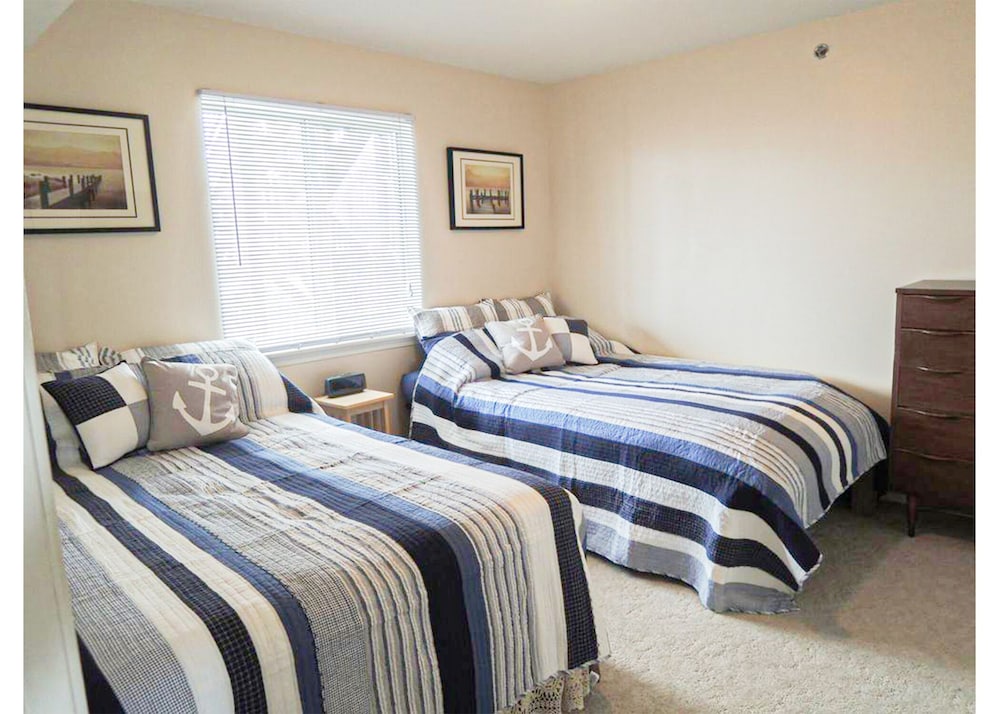 LEDGES LAKE GETAWAY, BOAT SLIP, 2 POOLS, BEACH FRONT, MM 20.5 Osage