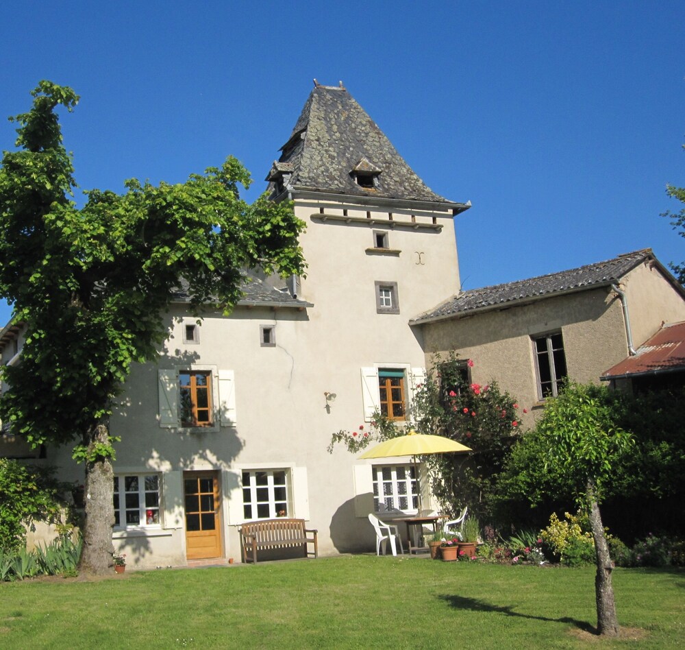 Charming Cottage,tranquil setting, stunning views.Large private garden with  pool Reviews, Deals \u0026 Photos 2026 - vrbo.com, image size:1000x948