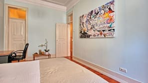3 bedrooms, iron/ironing board, WiFi, linens