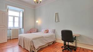 3 bedrooms, iron/ironing board, WiFi, linens