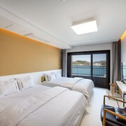 The Best Hotels Closest to Yi Sun-Sin Park in Tongyeong for 2023 ...