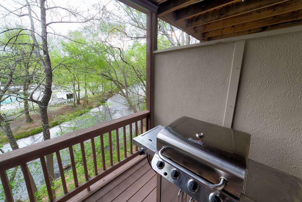 At River`s Edge On The Hooch - Amazing 3-level condo with 2 hot tubs overlooking