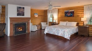4 bedrooms, desk