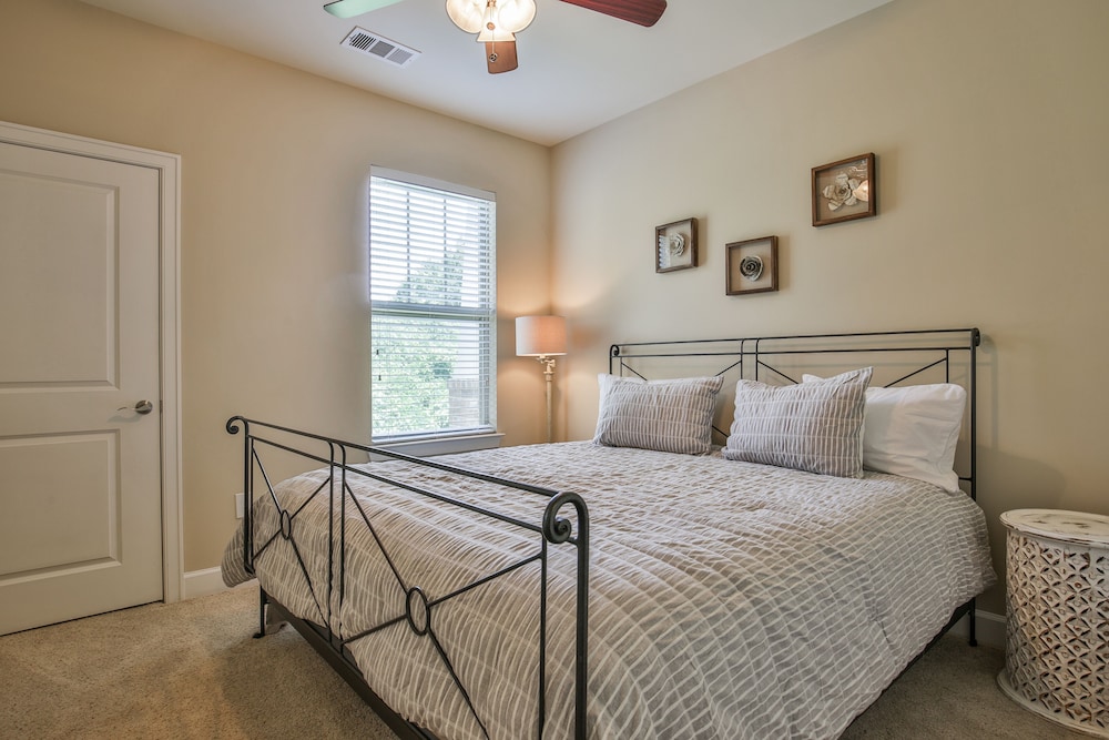 Convenient to Downtown Atlanta & SunTrust Park Pet Friendly! Smyrna