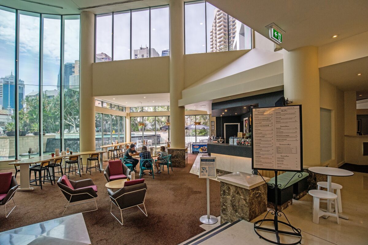 Heart of City 2 min Walk to BEACH-best VALUE, POOL