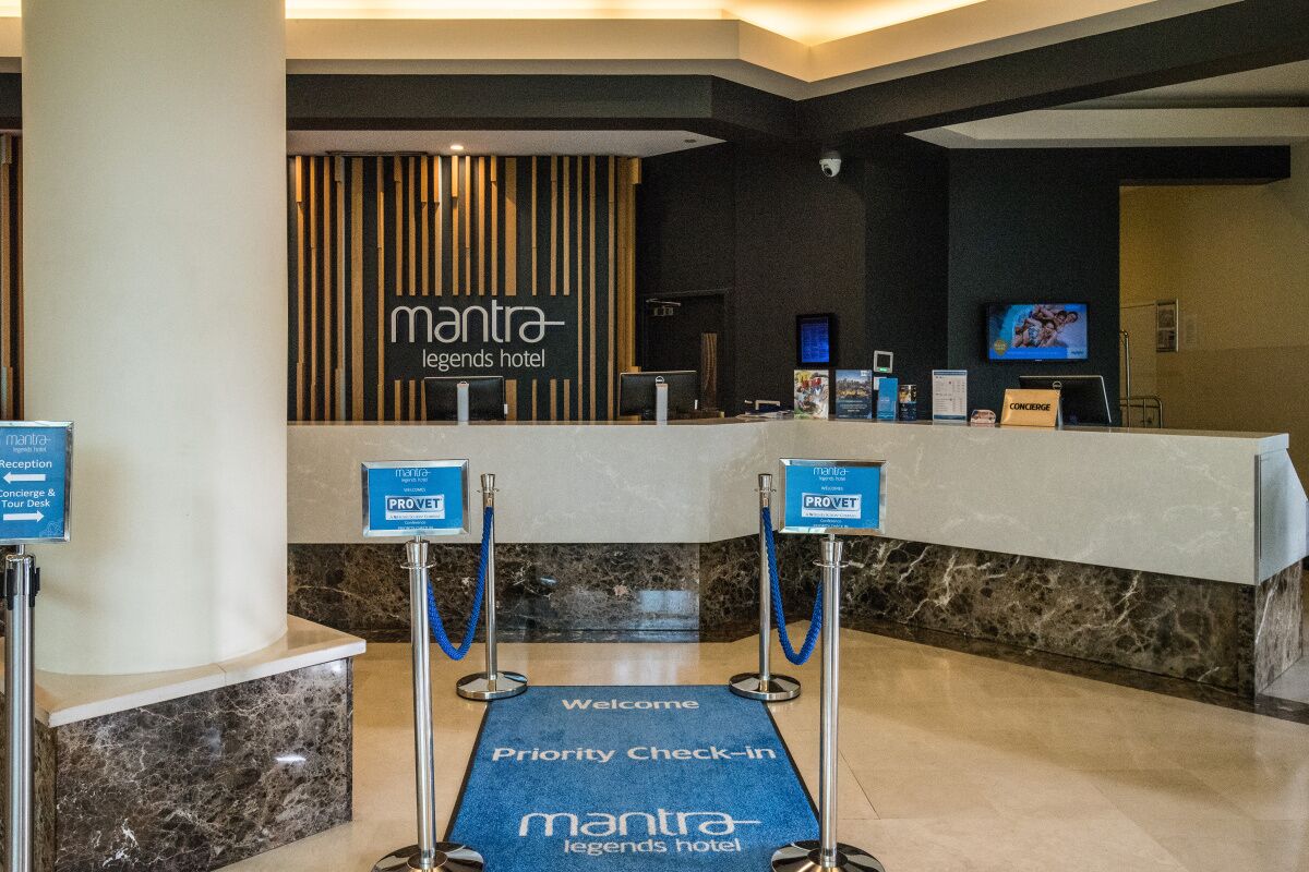 Heart of City 2 min Walk to BEACH-best VALUE, POOL