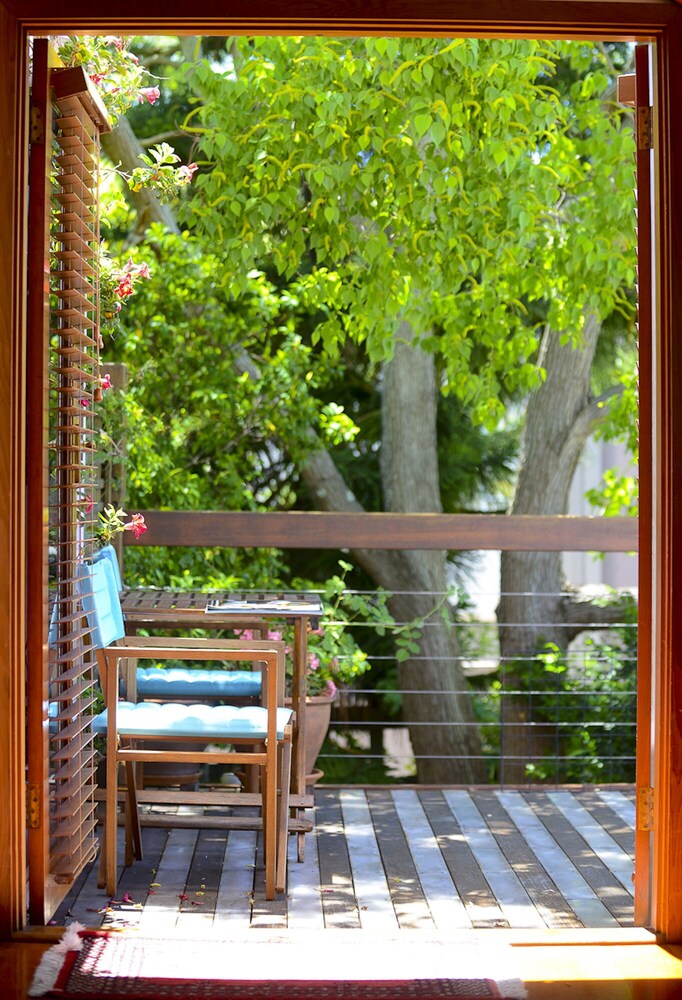 An Oasis in the City is a Solar powered B&B 10 minutes from central Sydney