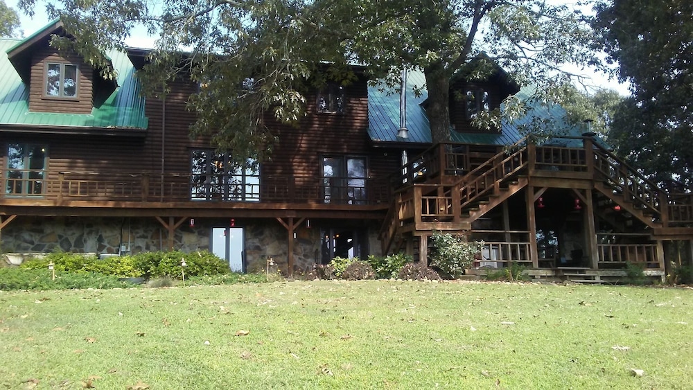 Lower Level Buffalo River Lodge In Saint Joe Hotel Rates