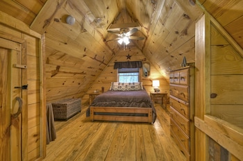 Quaint Secluded Cabin Rental Reviews Photos Rates Ebookers Com