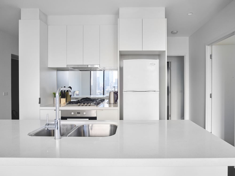 Sleek and Scenic Apartment in Southbank