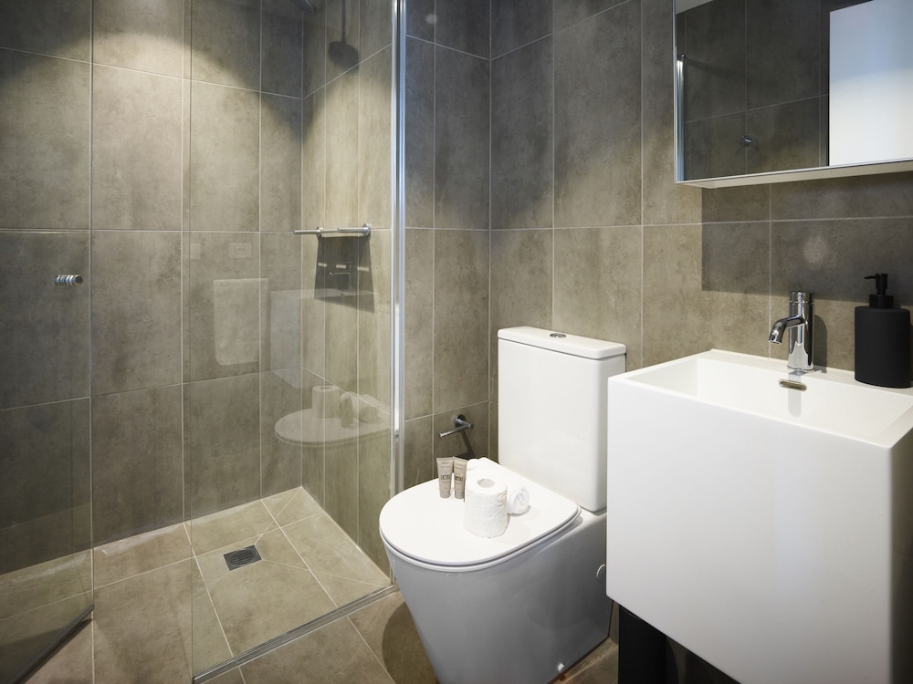 Sleek and Scenic Apartment in Southbank