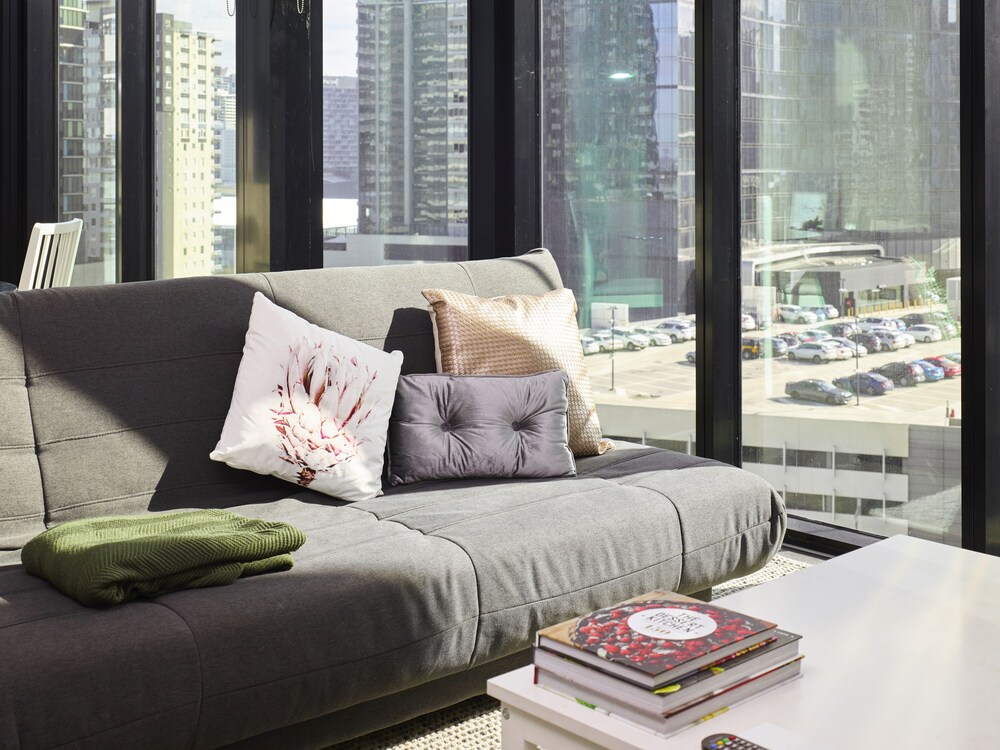 Sleek and Scenic Apartment in Southbank