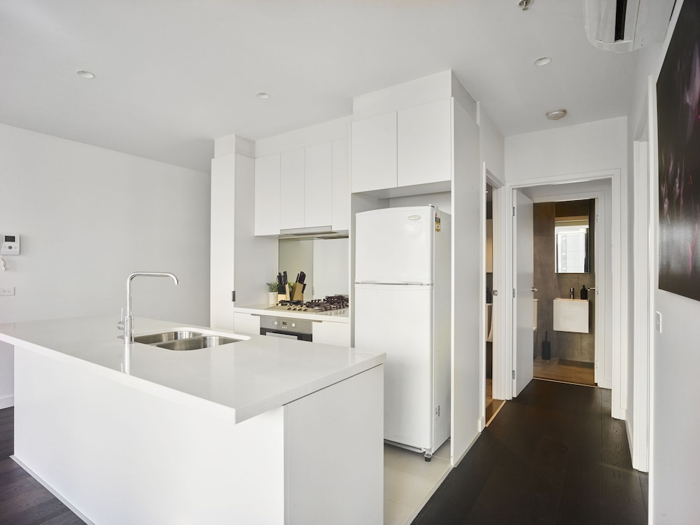 Sleek and Scenic Apartment in Southbank