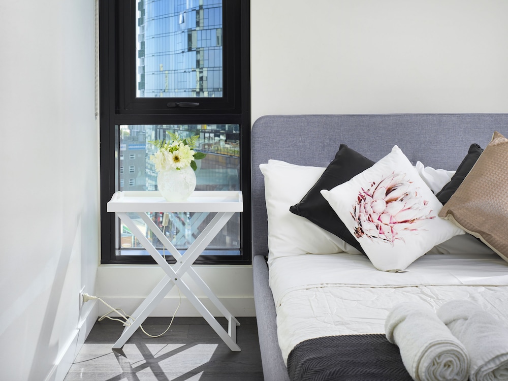 Sleek and Scenic Apartment in Southbank