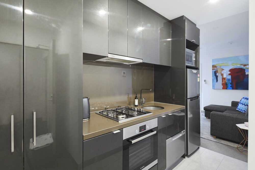 Stylish One Bedroom With Urban Convenience