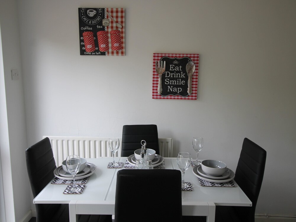 Holgate Close 3 Bedroom House By Cardiff Holiday Homes