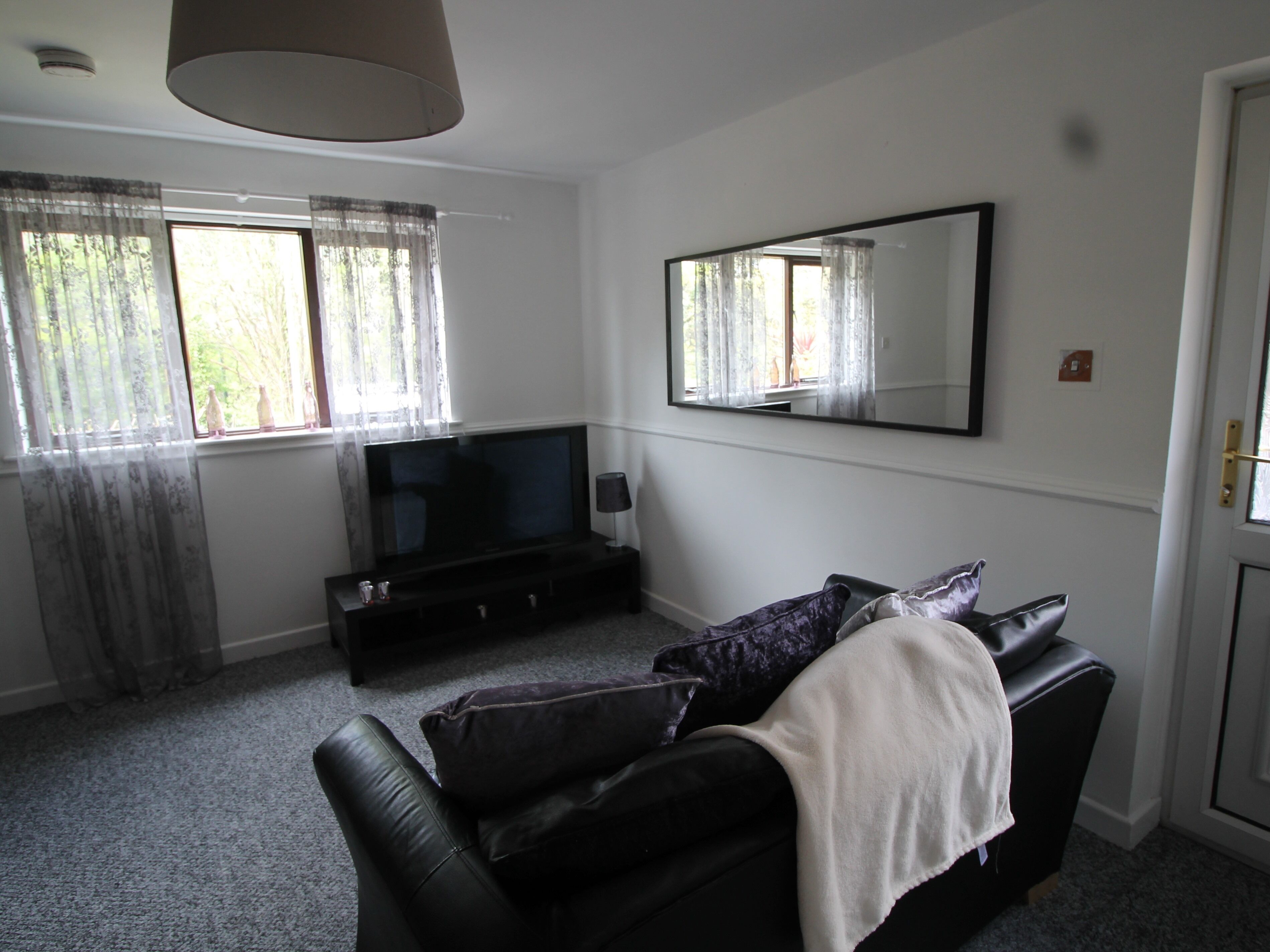 Glan y Ffordd 2 Bed House Near Cardiff by Cardiff Holiday Homes in Cardiff in Cardiff, United Kingdom