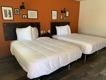 The Greens Hotel - Stockton Blvd