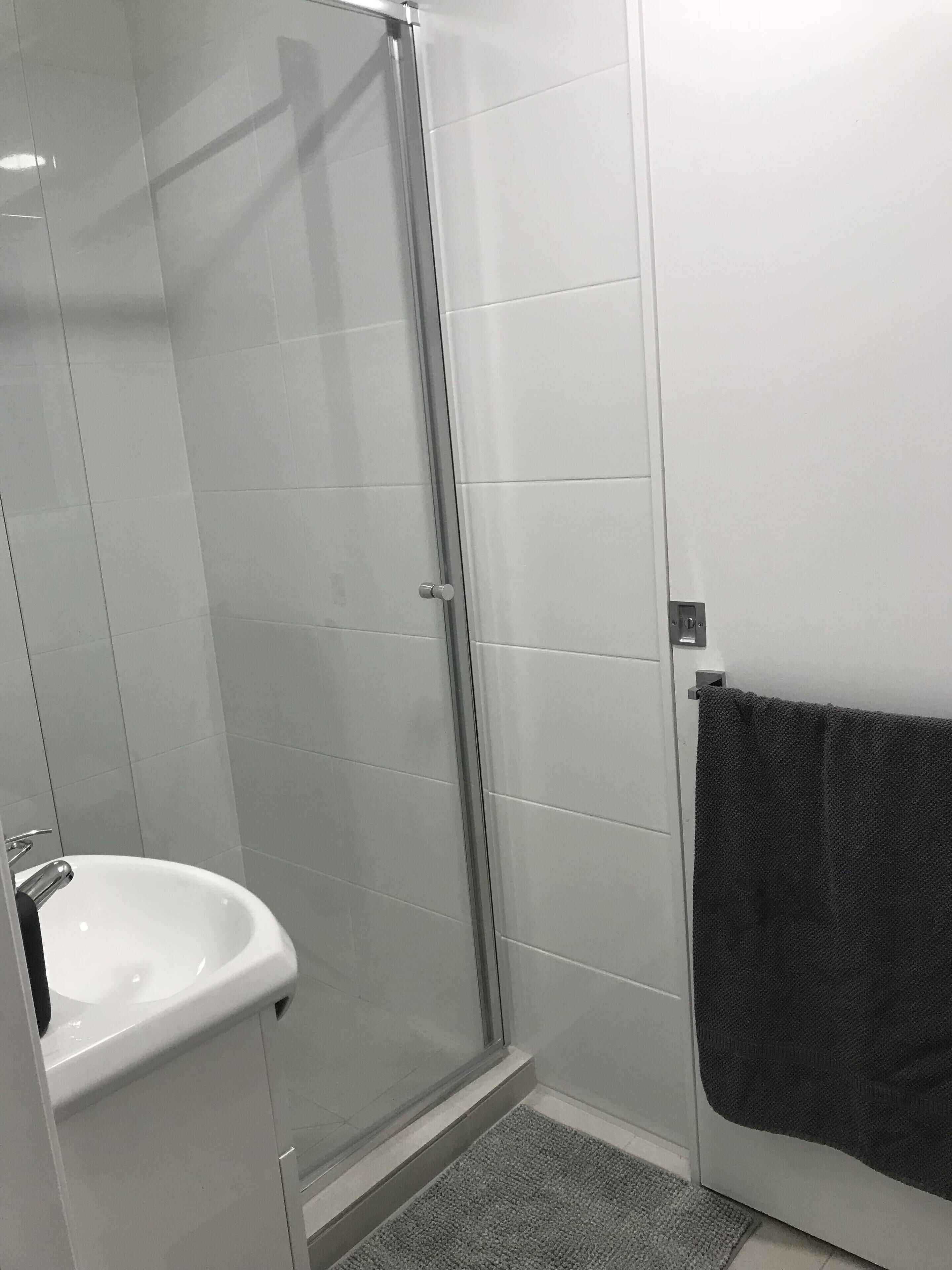 Modern Self Contained Unit, Close to Brisbane CBD