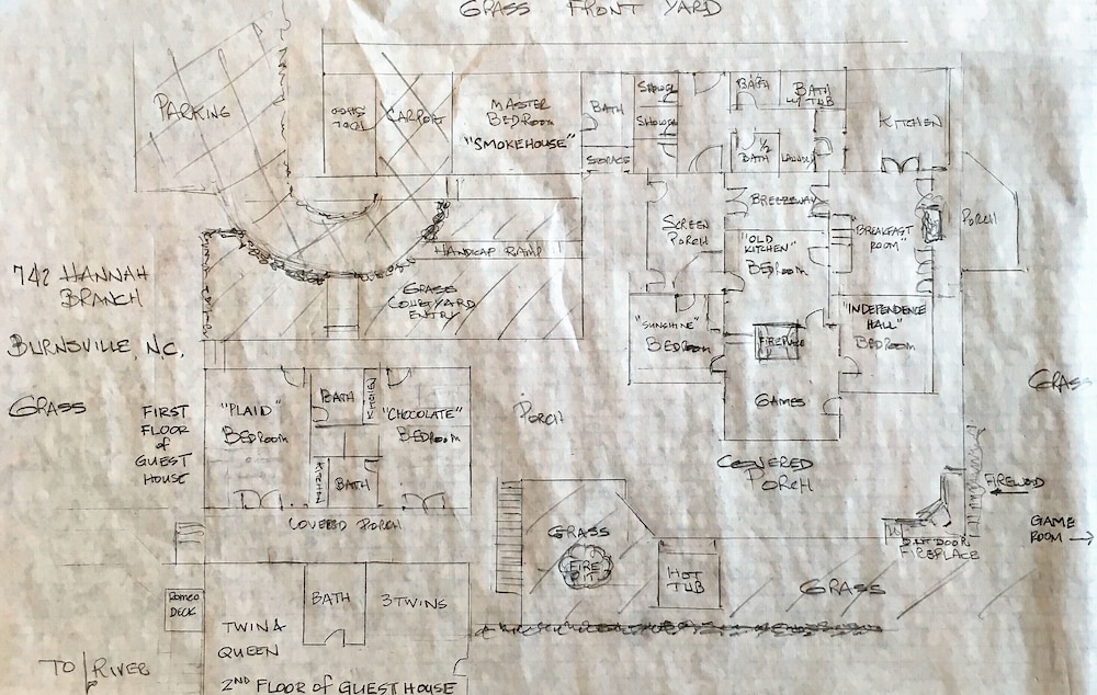 Spacious, 1st Class Hot Tub, Theater Room, Pool Table, Ping Pong, Fireplaces,..