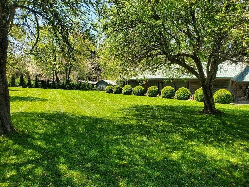 Spacious, 1st Class Hot Tub, Theater Room, Pool Table, Ping Pong, Fireplaces,..